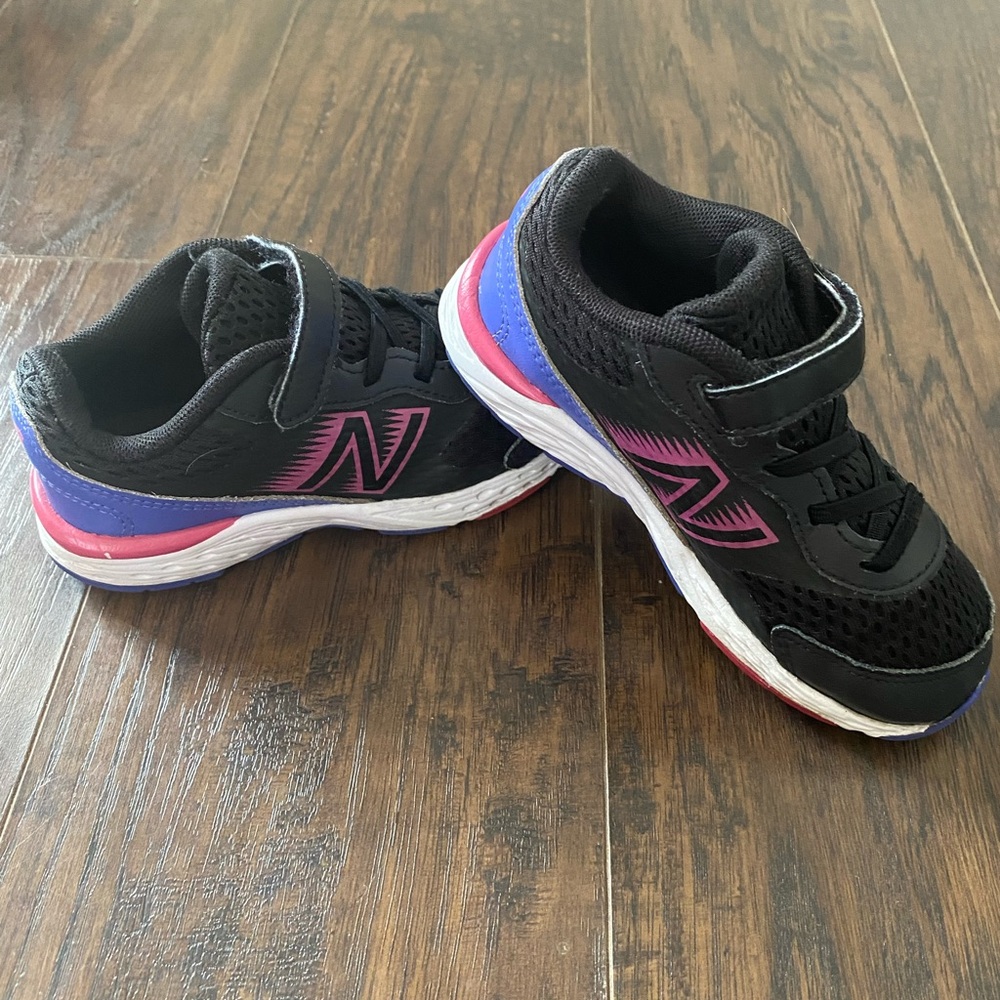 Toddler girls New Balance. Great condition. Size 10